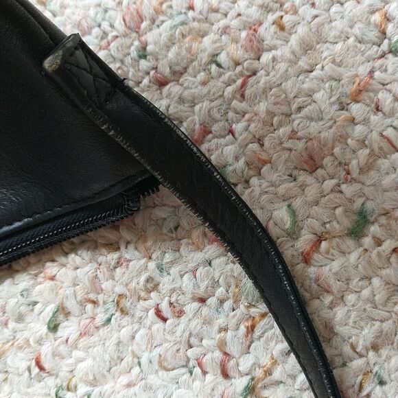 Le Donne Leather Collection Crossbody Shoulder Bag Black Zip Pocket Small Classi - Picture 16 of 16